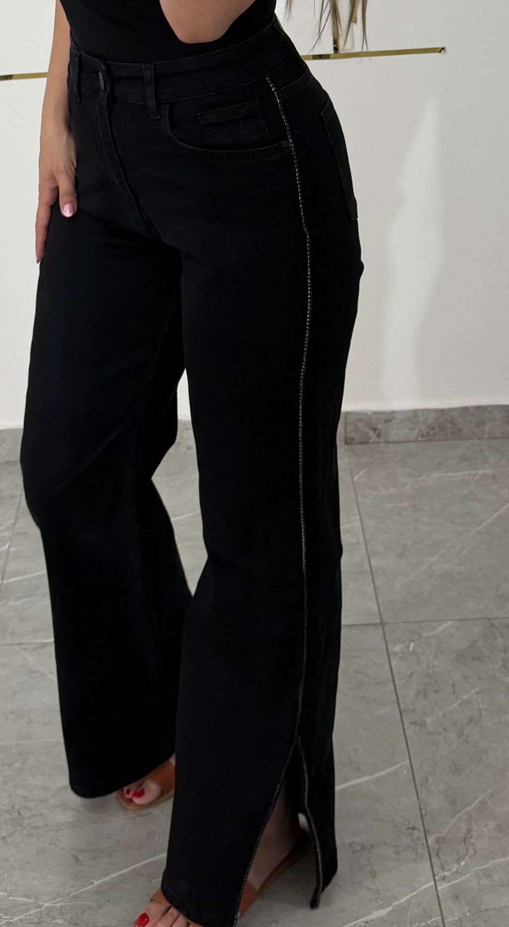 Black Olivia Antic
