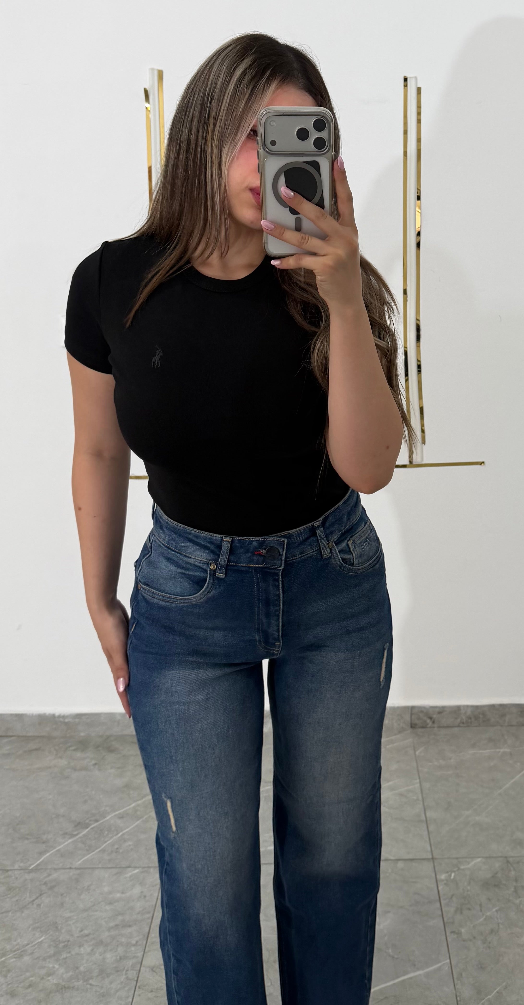Sofia Antic jeans